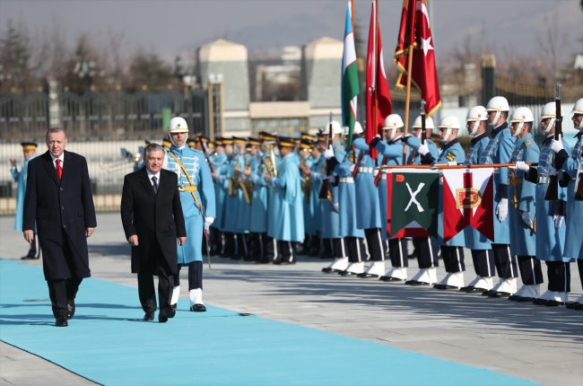 Cumhurbaşkanı Erdoğan, Özbek mevkidaşı Mirziyoyev'i resmi törenle karşıladı